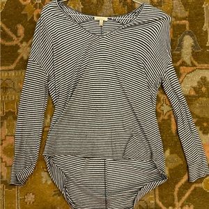 Bordeaux from Anthropologie navy and white v neck sweater top size S